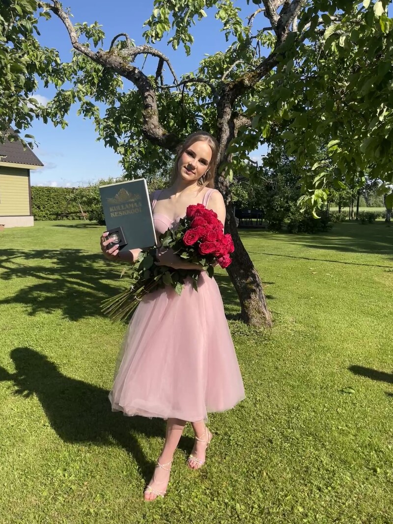 Heleroosa tüllkleit Katriina