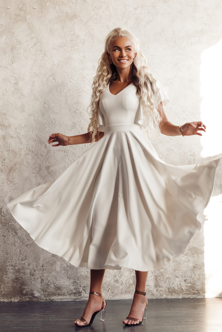 Balta grezna midi kleita ar volānu piedurknēm Loreen