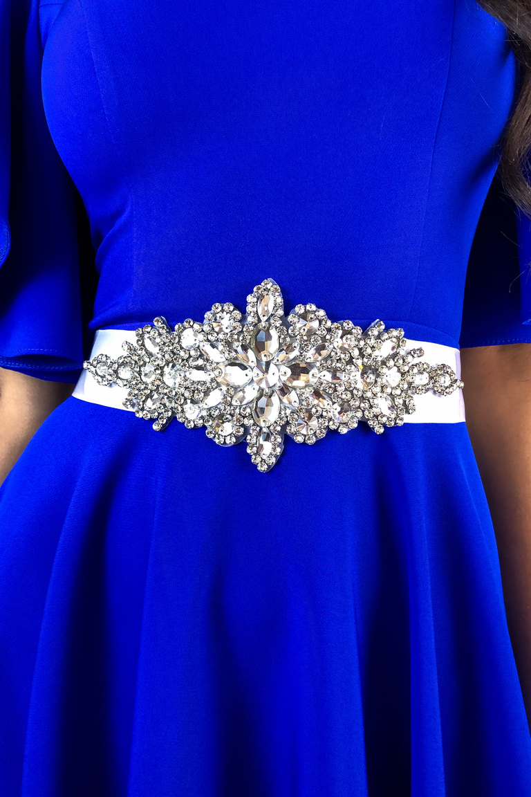 Baltas lentes kristāla josta