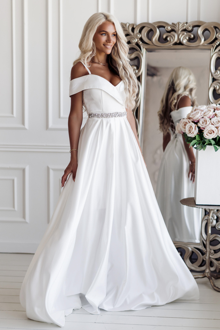 Balta satīna kāzu kleita Harieta