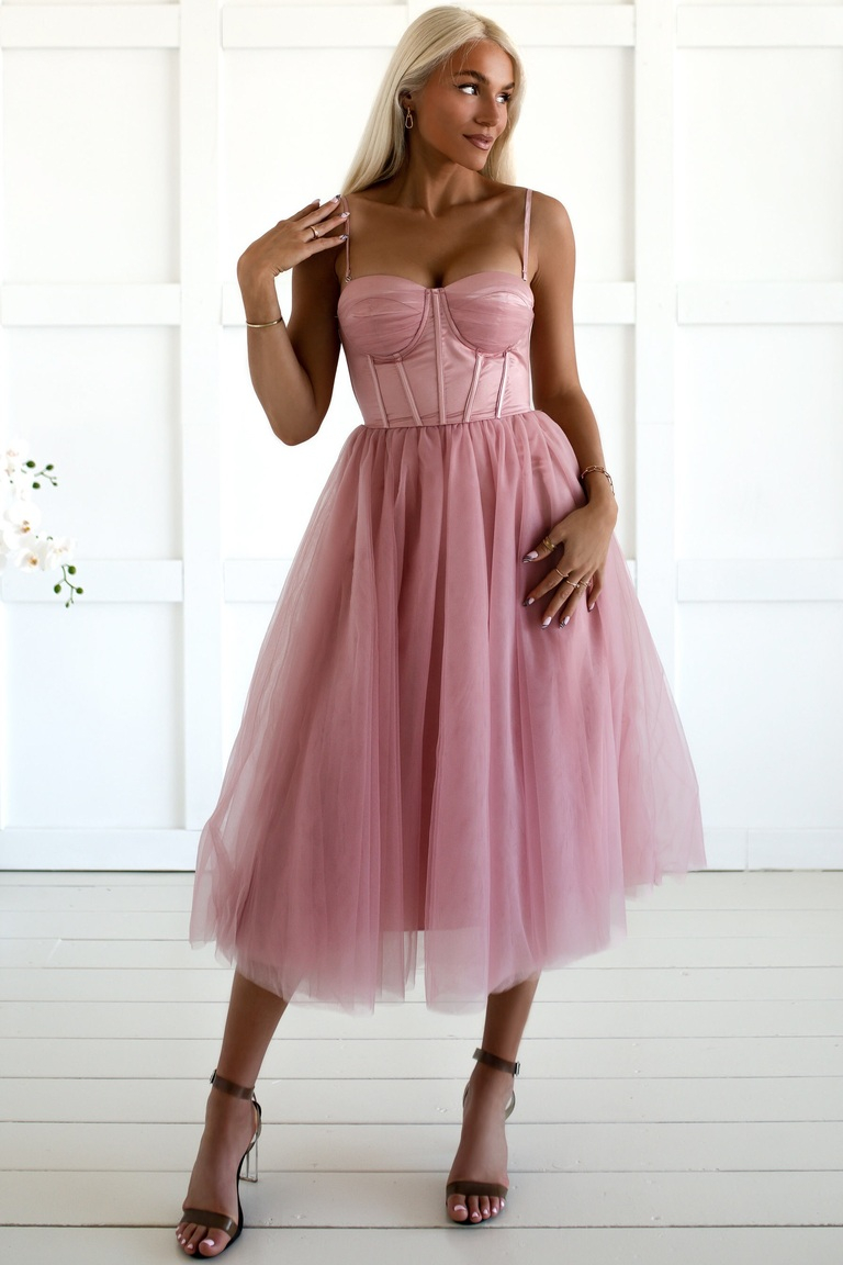 Habiba pūderrozā tilla kleita ar korsetes muguru