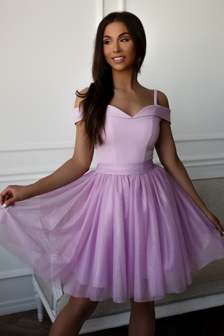 Zoey mini izlaiduma kleita ar ceriņu krāsas tilla svārkiem