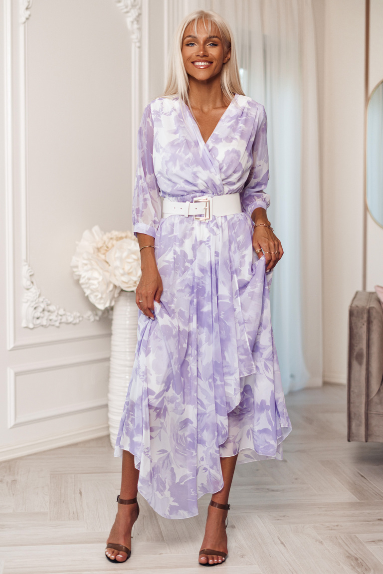 Rihanna violeta un balta gaisīga maxi kleita