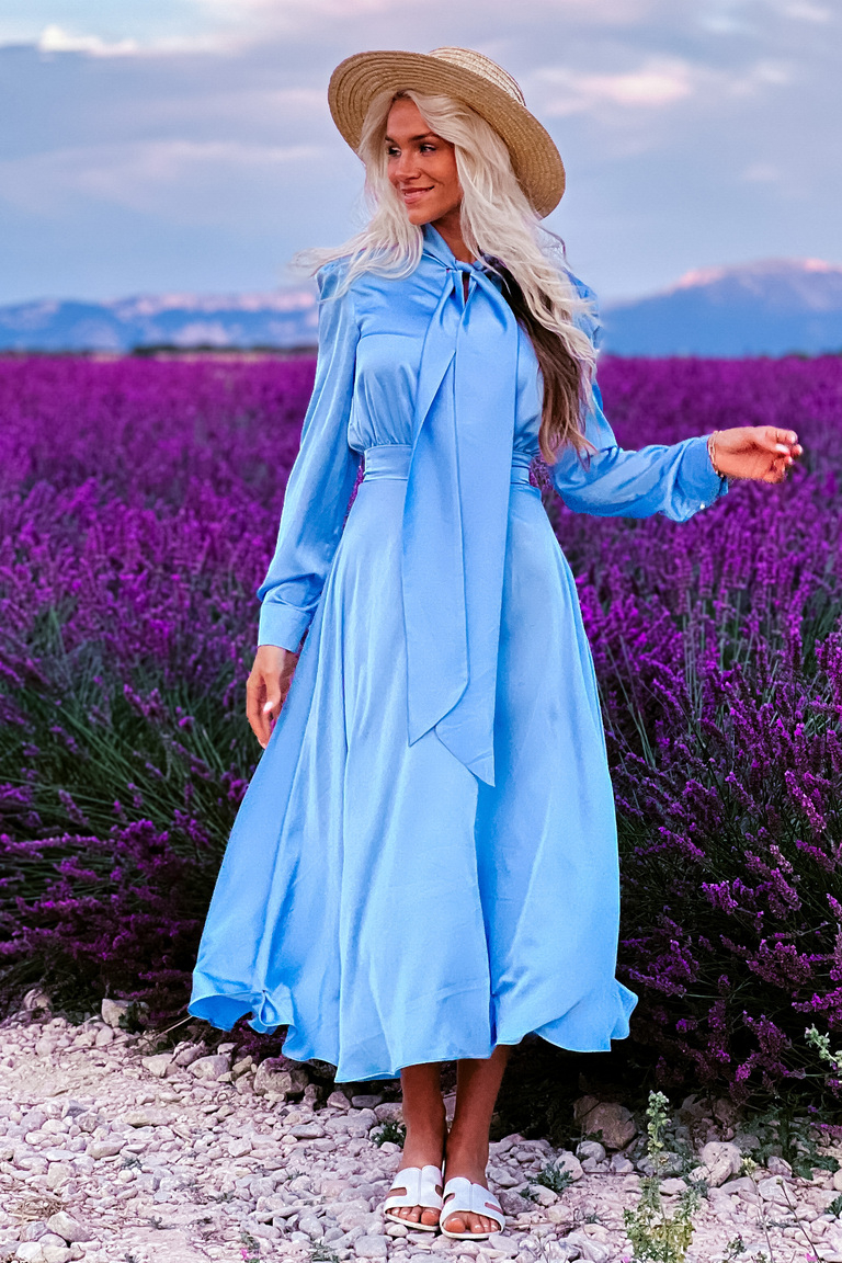 Gaiši zila satīna midi kleita Miranda