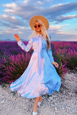 Gaiši zila satīna midi kleita Miranda