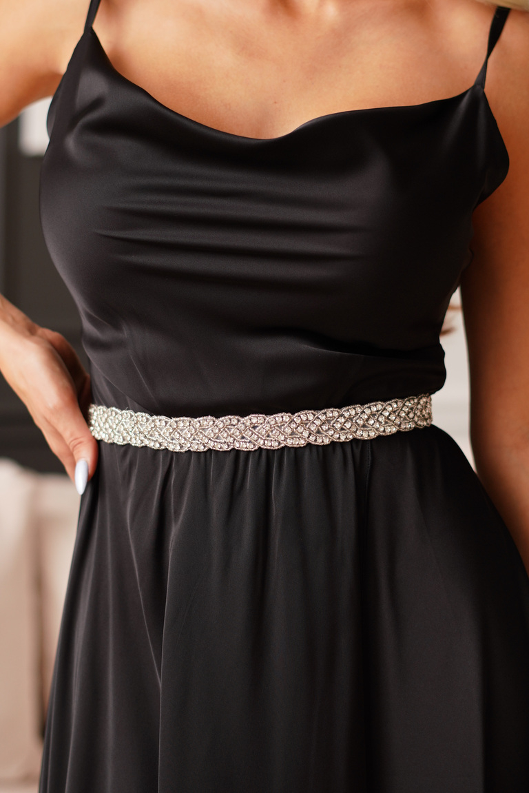 Melna plāna kristāla jostasvieta