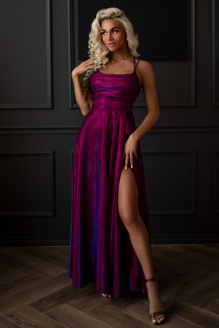 Hameleona violeta un zila vakarkleita River