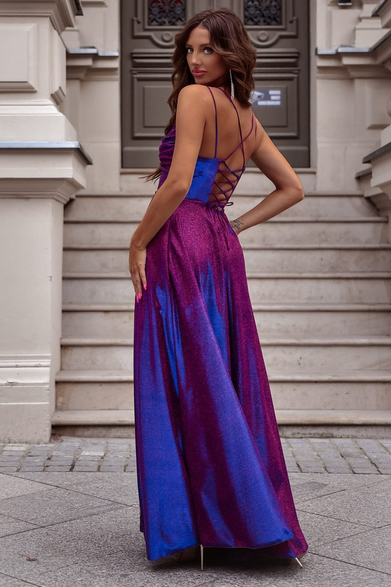 Hameleona violeta un zila vakarkleita River