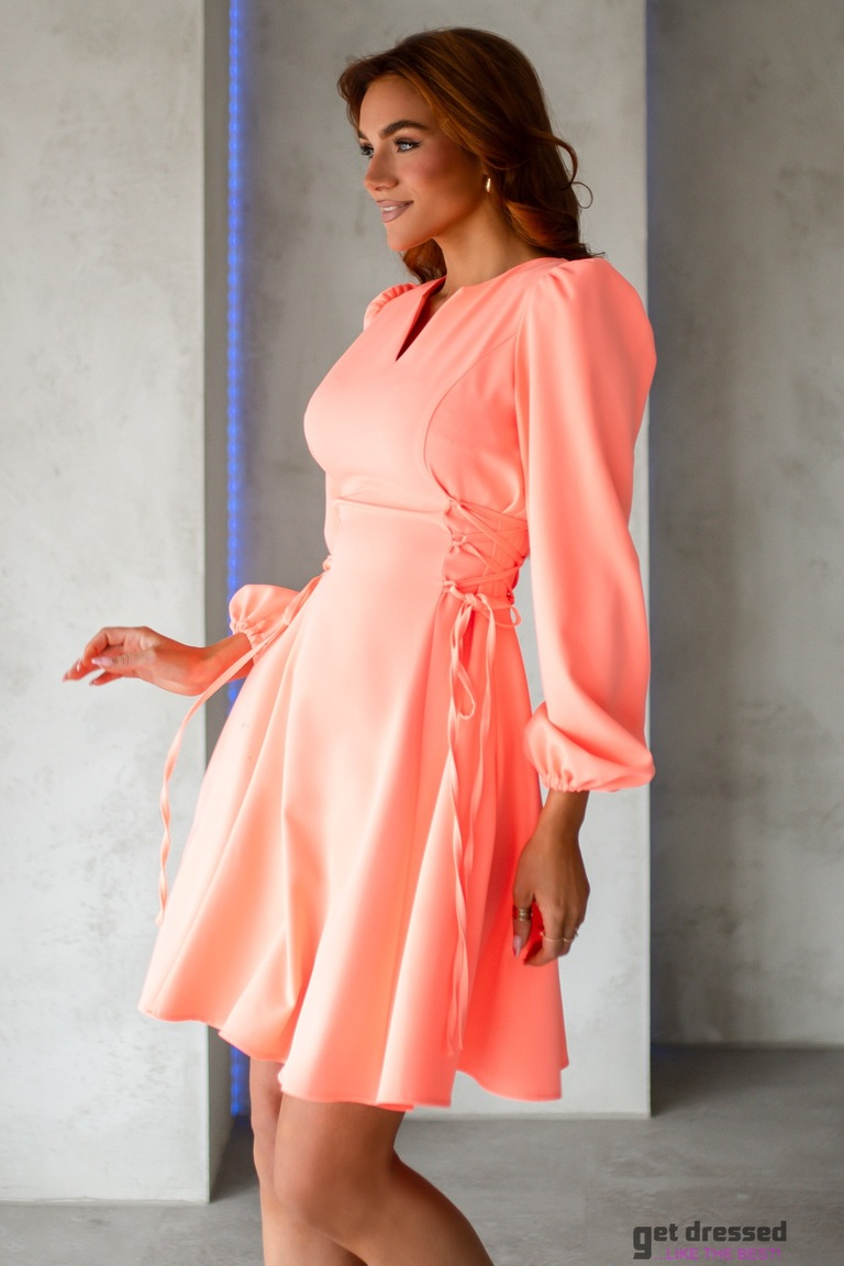 Persiku toņa izlaiduma kleita ar lentītēm Angelina