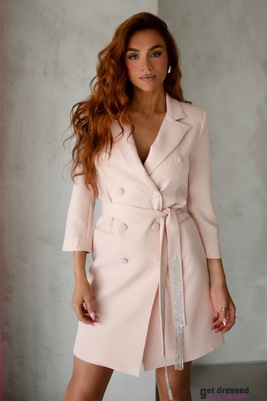 Bāli rozā bleizera kleita ar greznu jostu