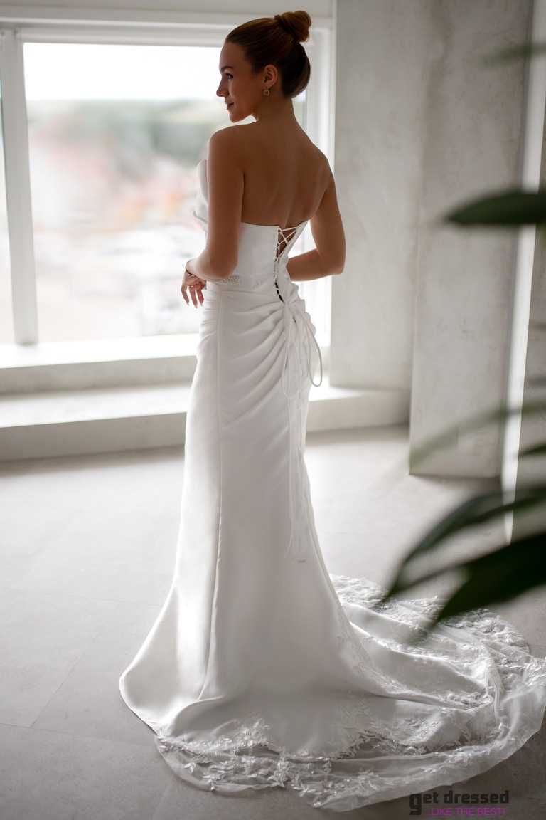 Balta kāzu kleita bez lencītēm Karen