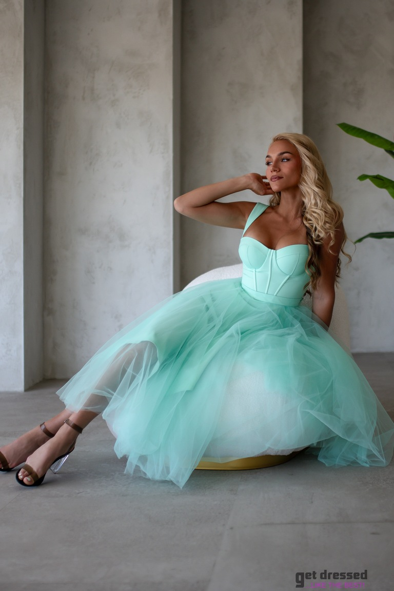 Piparmētru zaļa tilla kleita ar korseti Katriina