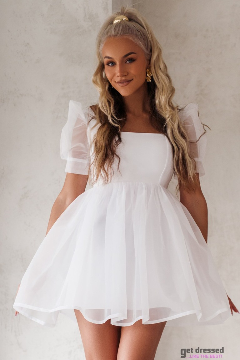 Balta izlaiduma kleita Sindi