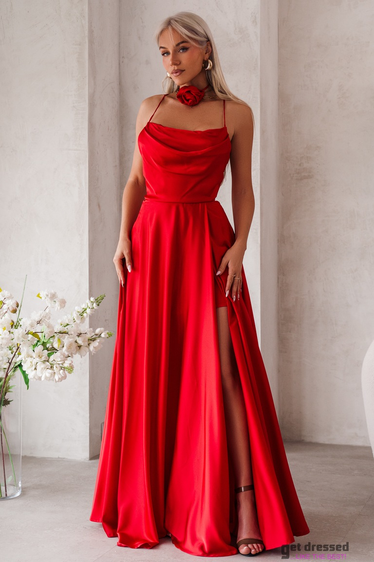 Sarkana vakarkleita Leyla