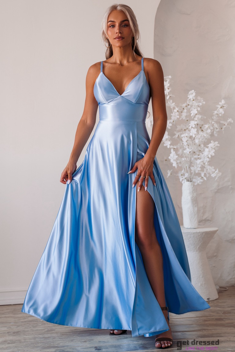 Gaiši zila maksikleita Isabella