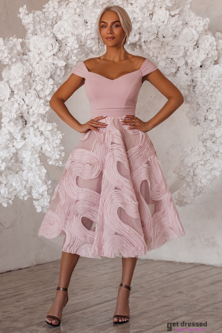 Gaiši rozā 3D svārku izlaiduma kleita Keity