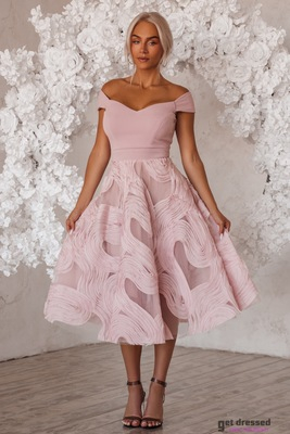 Gaiši rozā 3D svārku izlaiduma kleita Keity