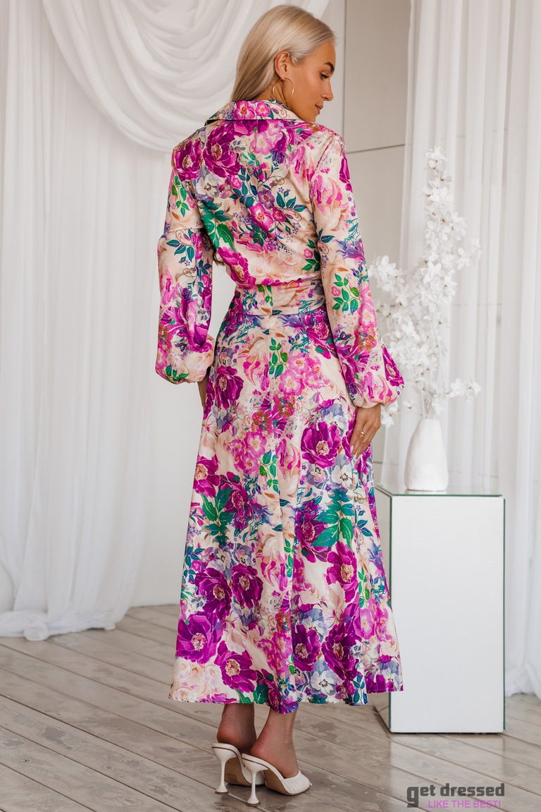 Krekla kleita ar rozā ziediem