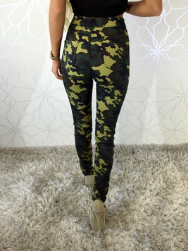 Kamo raksta džinsi ar augstu vidukli