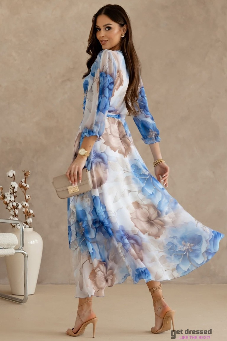 Zili un bēši ziedi uz Azize apsēju kleitas