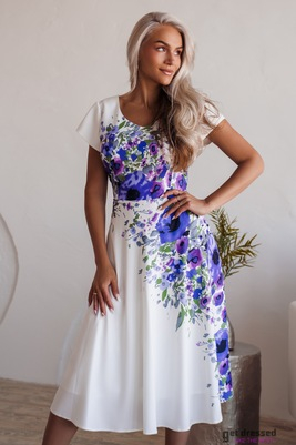 Balta vasaras kleita ar ziedu rakstu