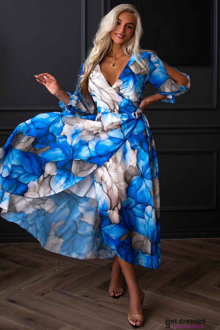 Azize ietinamā kleita zilajos toņos