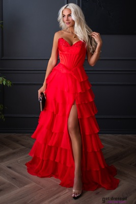 Sarkanā vakarkleita Kertu