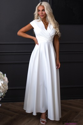 Kāzu kleita Pelin ar baltu kakla apkakli