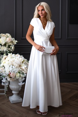 KÄzu kleita Pelin ar baltu kakla apkakli