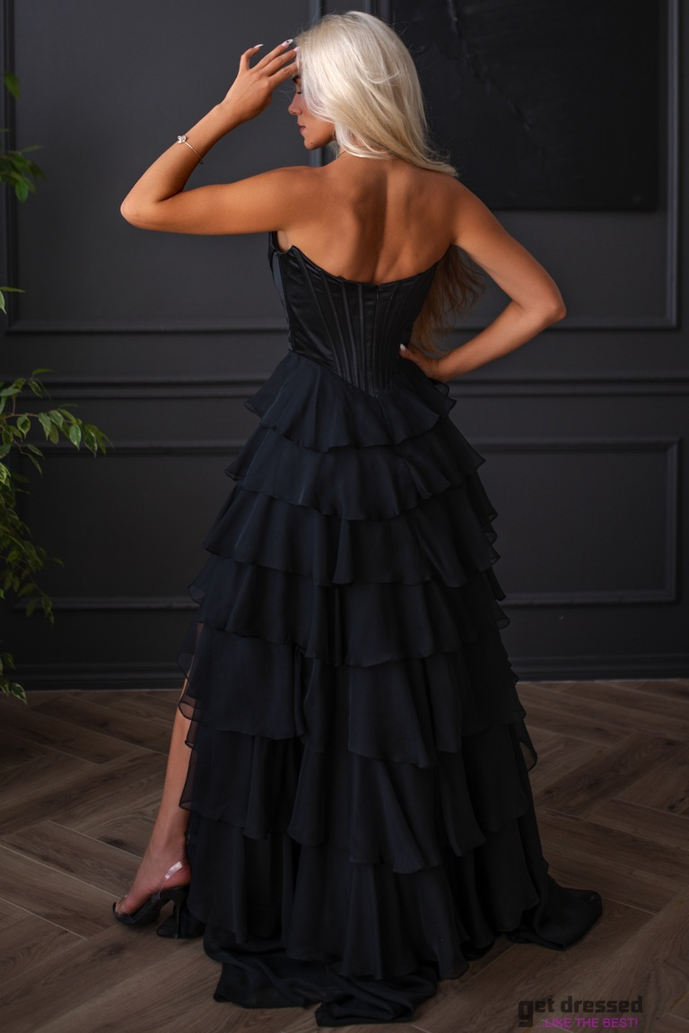 Melnā vakarkleita Kertu