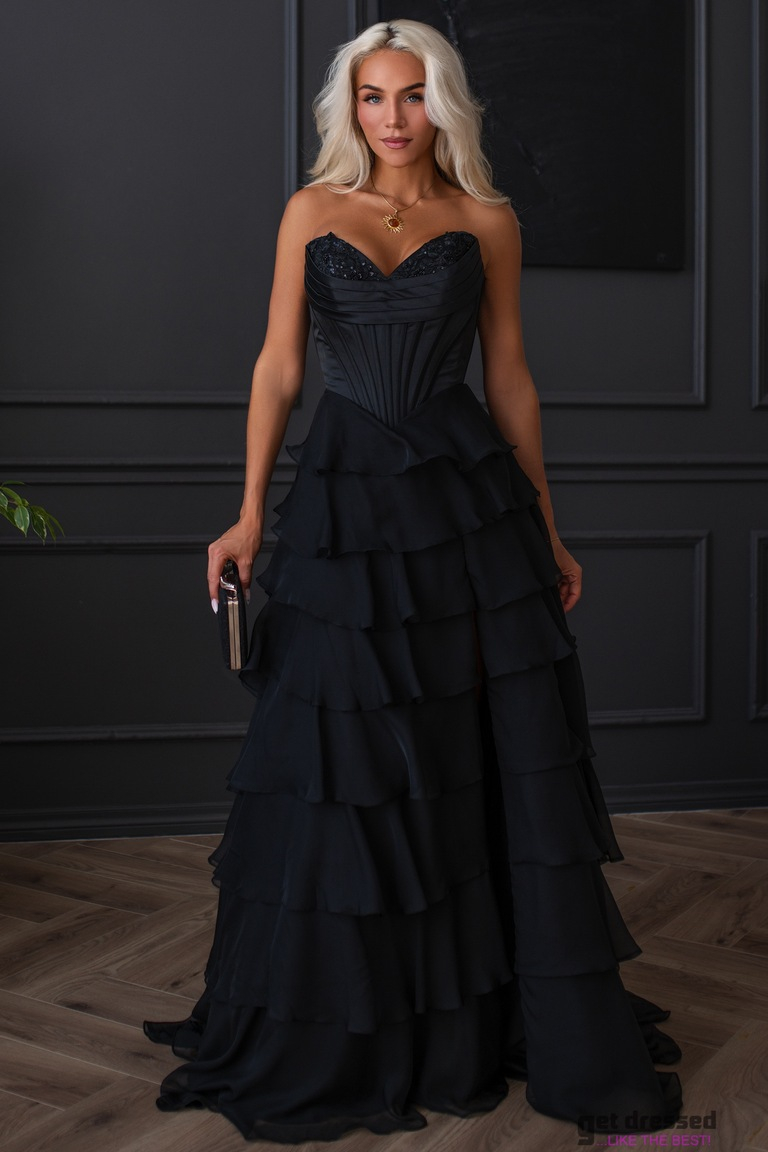 Melnā vakarkleita Kertu