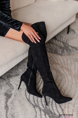 Melnas virs ceļgala zābaki