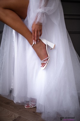 Baltas kurpes ar bloka papēdi