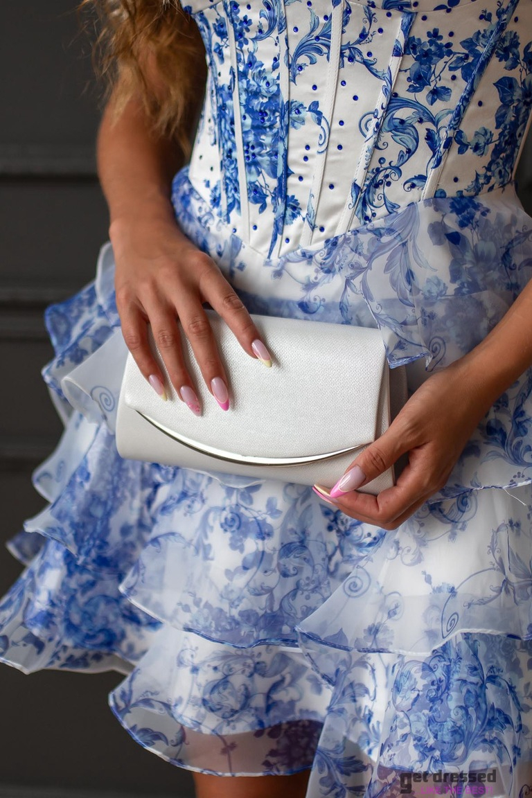 Balta mirdzoša clutch soma