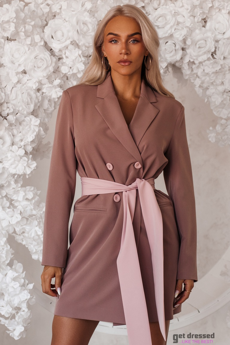 Mocca žakete kleita ar rozā jostu