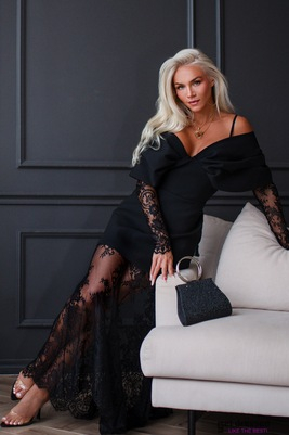 Melna kleita ar sv?rkiem