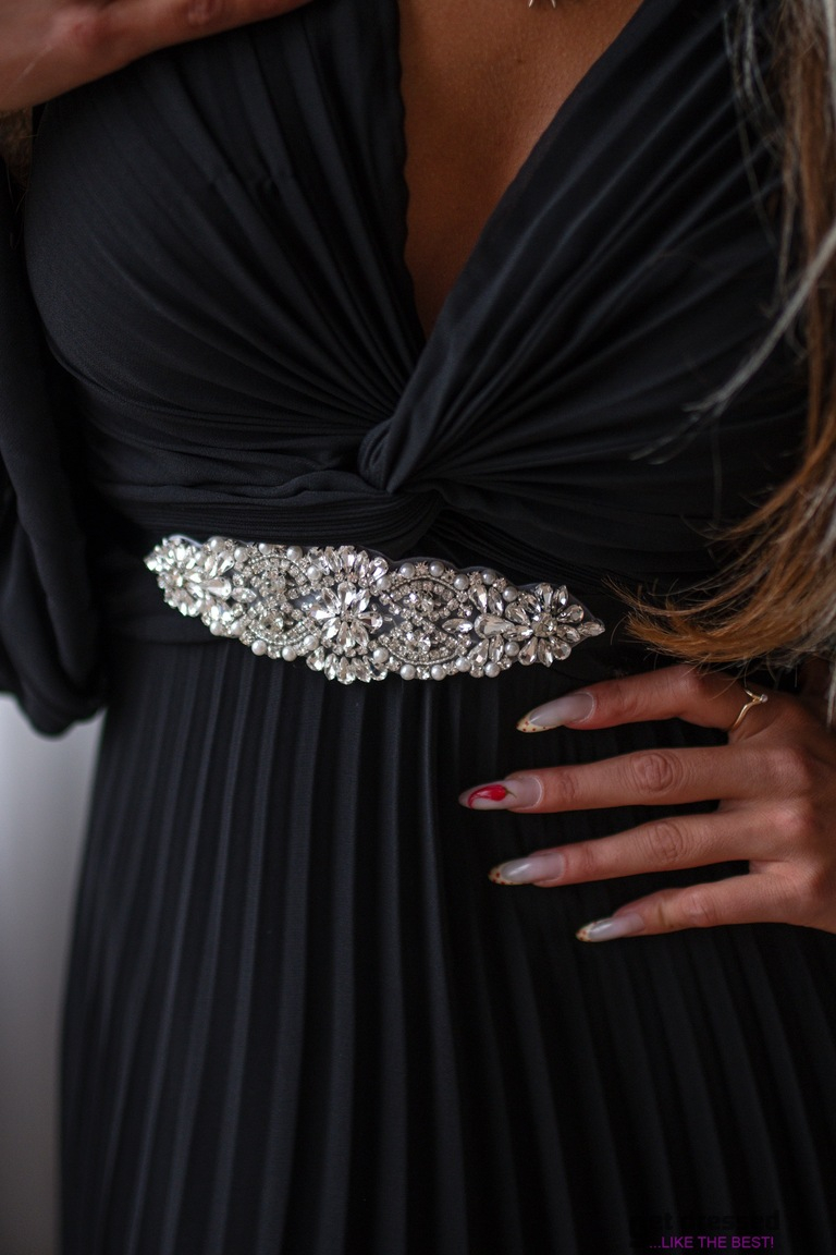 Melna satīna josta ar kristālu dekoru