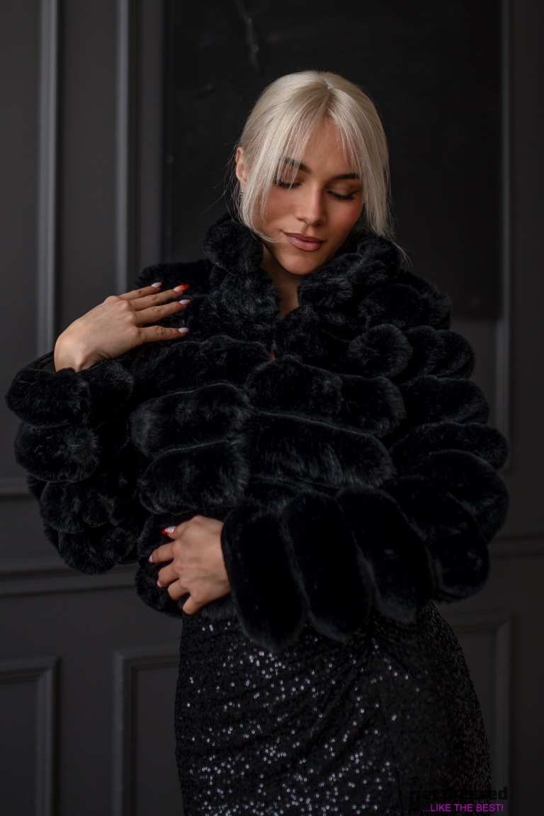 Melna grezna kažokādas jaka