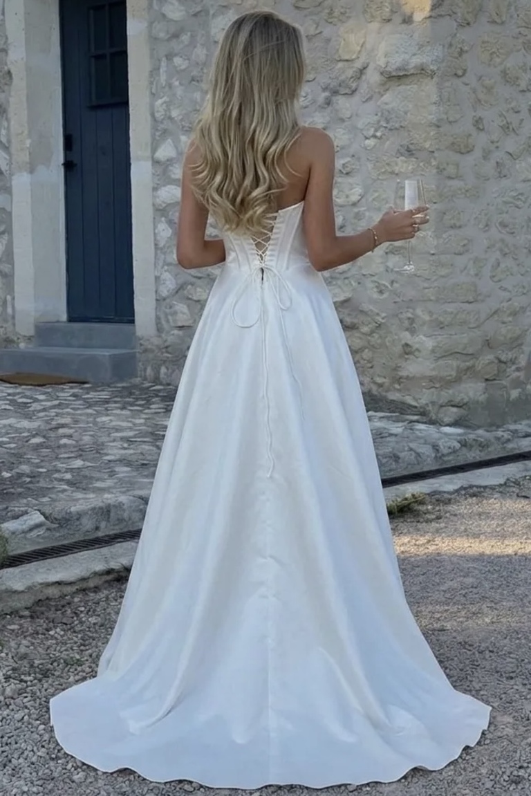 Kāzu Kleita Iris – Balta