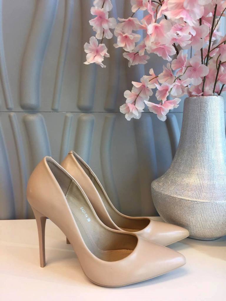 Bēšas klasiskas kurpes