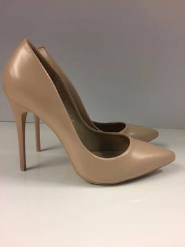 Bēšas klasiskas kurpes