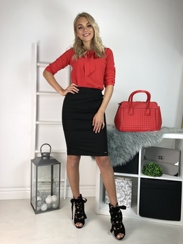 Melni zīmuļsvārki ar volāniem sānos