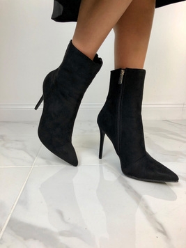 Melni puszābaki, kas dekorēti ar rhinestones